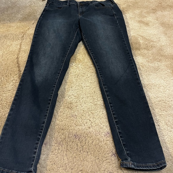 Jeans - Picture 2 of 4